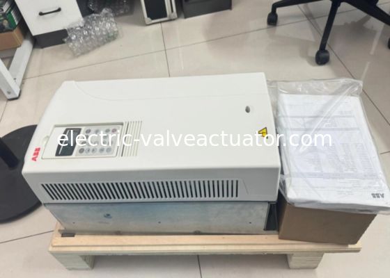 Καλή τιμή. ACS800-01-0135-3+P901 3Phases 110 kW 160A ABB ACS800 general purpose series σε απευθείας σύνδεση